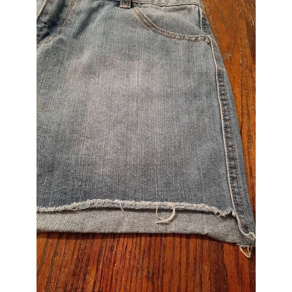 Size 6 Refuge Blue Denim Blue Jean Mini Skirt Raw Hem with Pockets Belt Loops - Picture 3 of 4